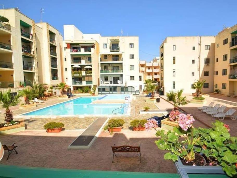 Top Floor Apt With Common Pool Close To All Amenities St. Paul's Bay Exteriör bild