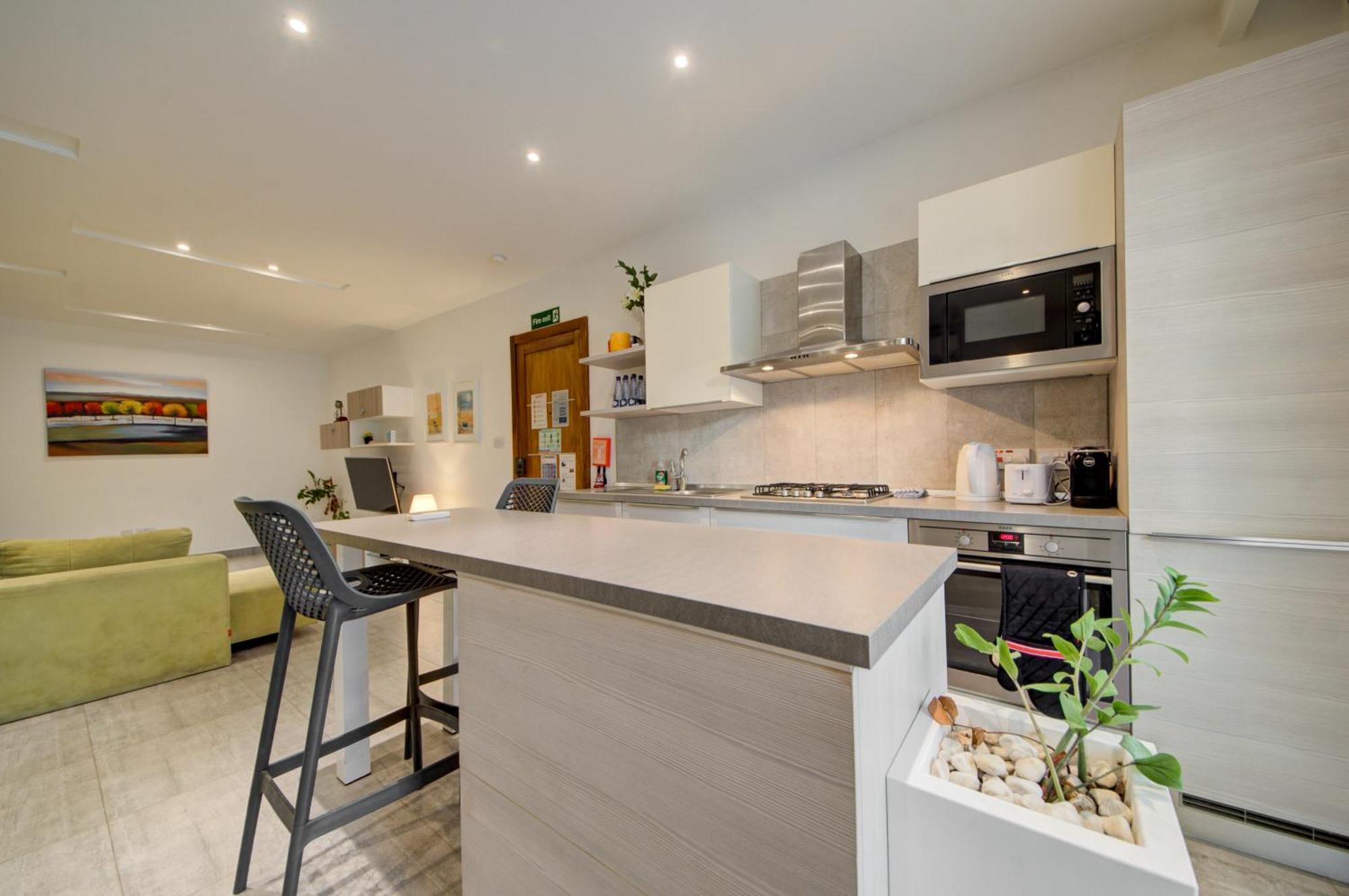 Top Floor Apt With Common Pool Close To All Amenities St. Paul's Bay Exteriör bild