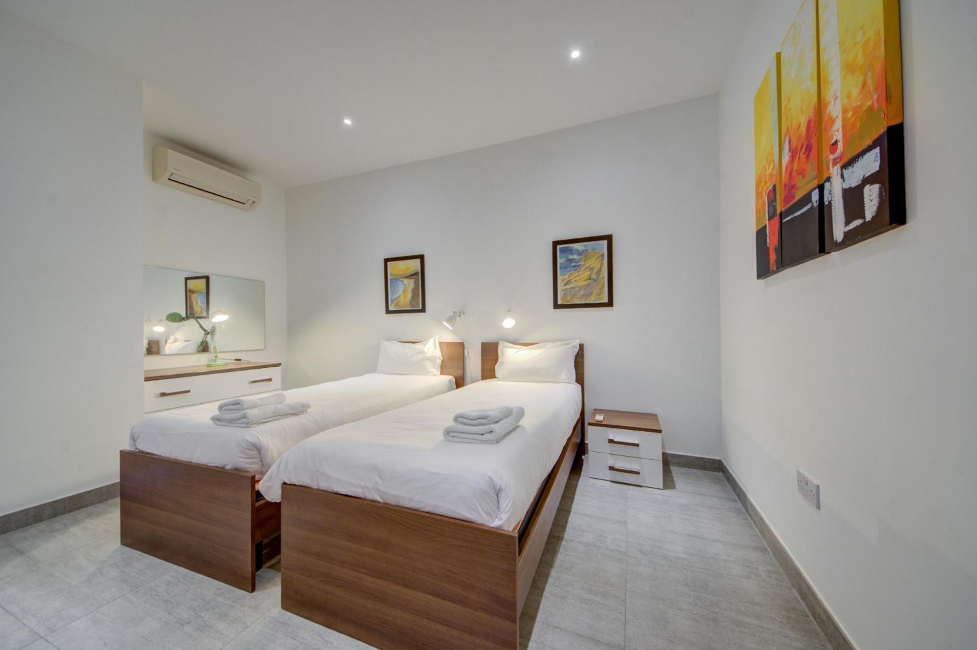 Top Floor Apt With Common Pool Close To All Amenities St. Paul's Bay Exteriör bild
