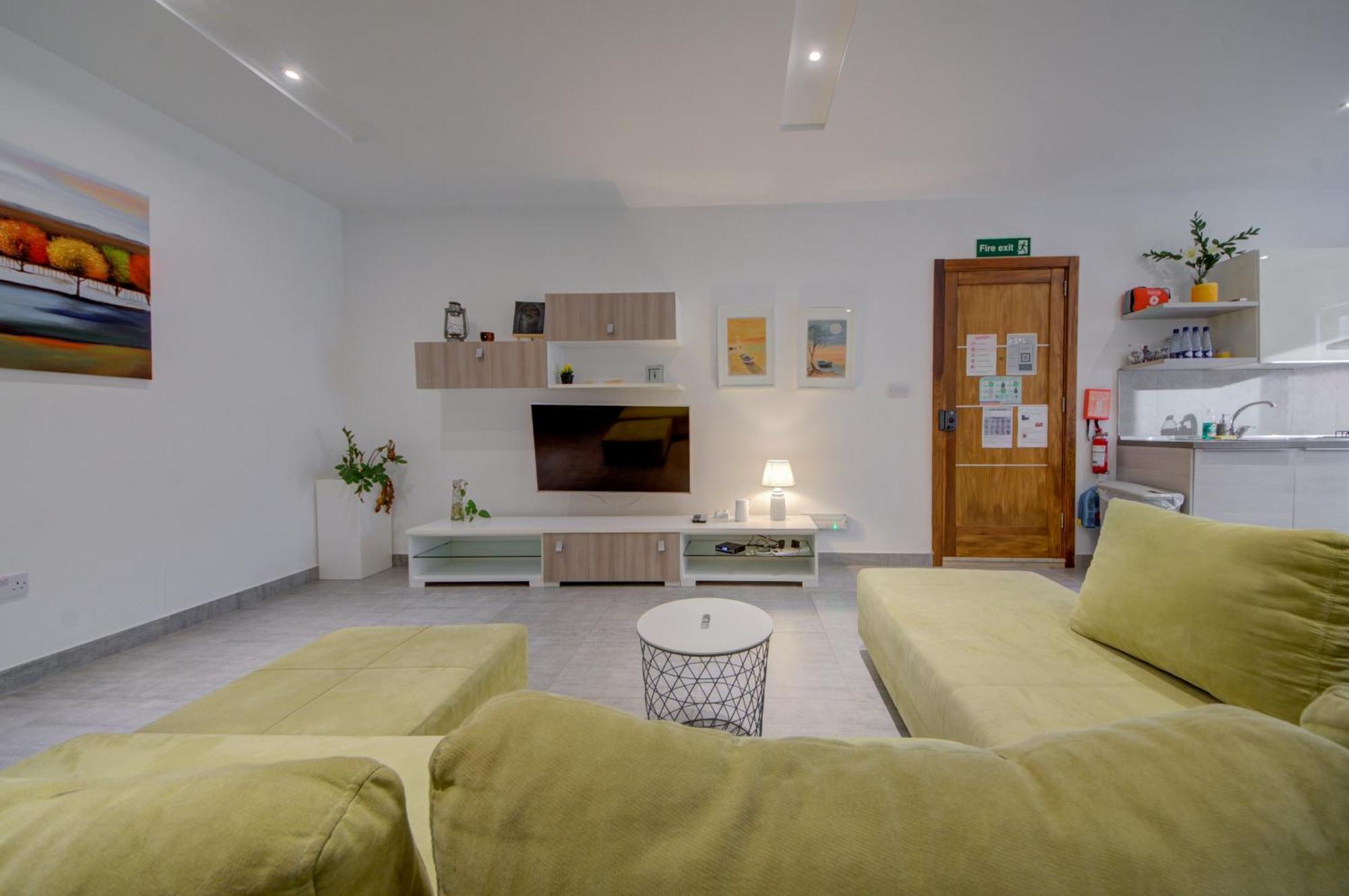 Top Floor Apt With Common Pool Close To All Amenities St. Paul's Bay Exteriör bild